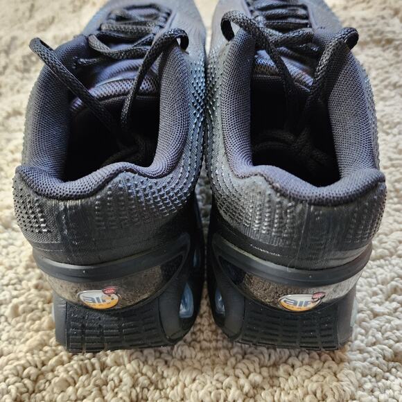 Nike Air Max DN Black Metallic Grey Pre-Owned Sz 11 - Picture 6 of 8